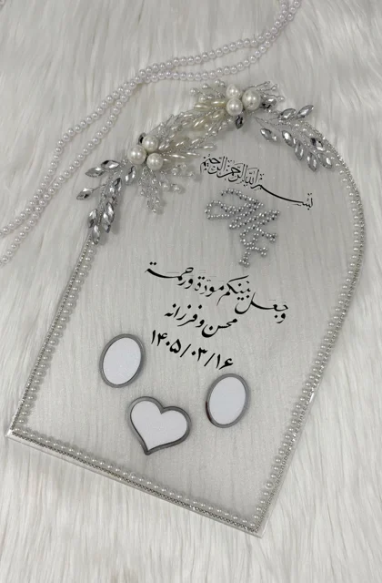 استند رزینی کار شده روی پلکسی